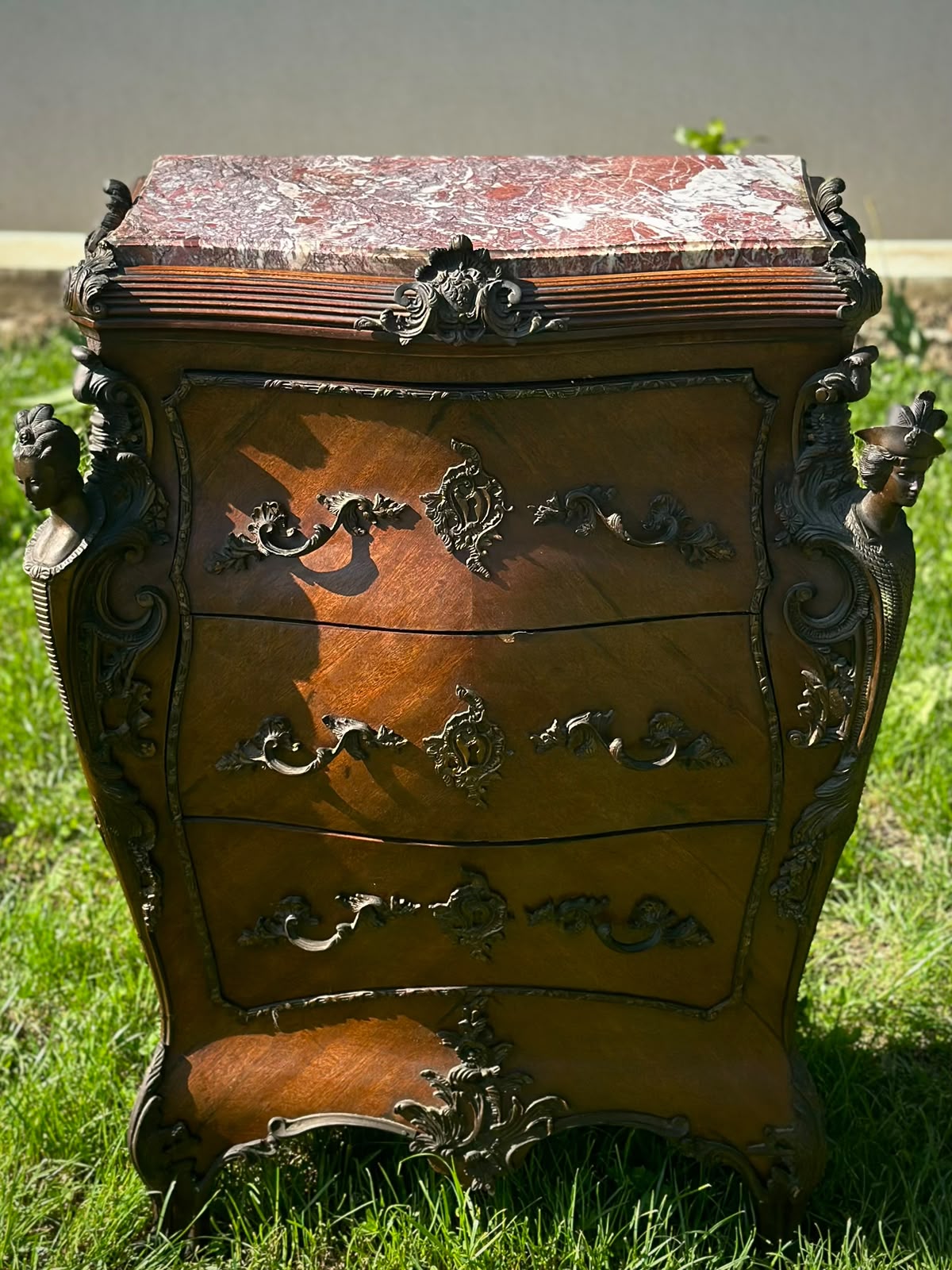 Comodă stil Louis XV / Rococo cu blat din marmură – piesă elegantă vintage