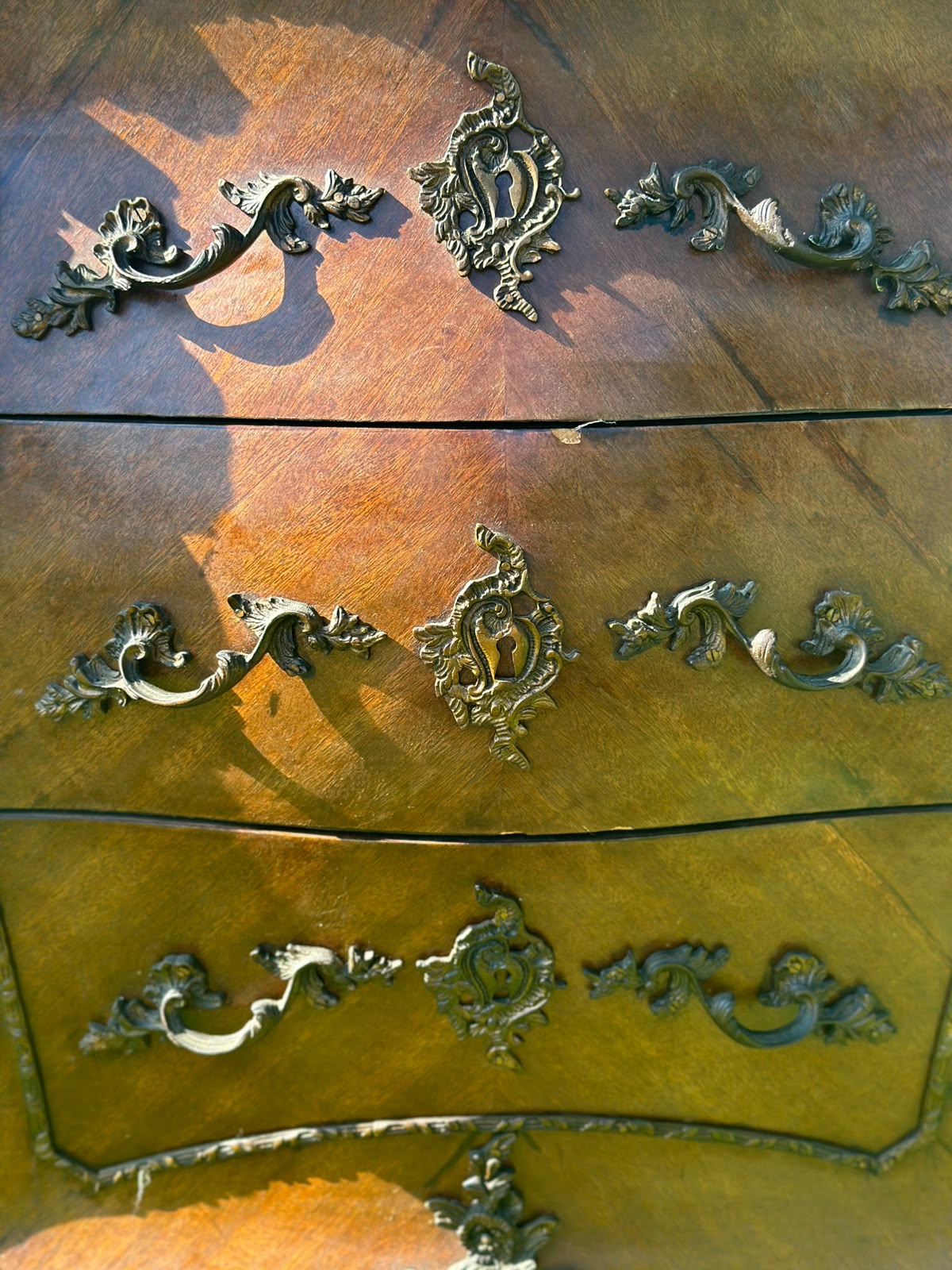 Comodă stil Louis XV / Rococo cu blat din marmură – piesă elegantă vintage