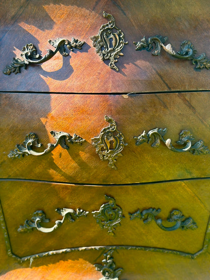 Comodă stil Louis XV / Rococo cu blat din marmură – piesă elegantă vintage