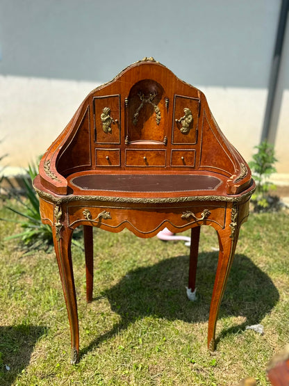 Superb Birou de Damă „Bonheur du Jour” în stil Louis XV – Lemn intarsiat și aplicații din bronz