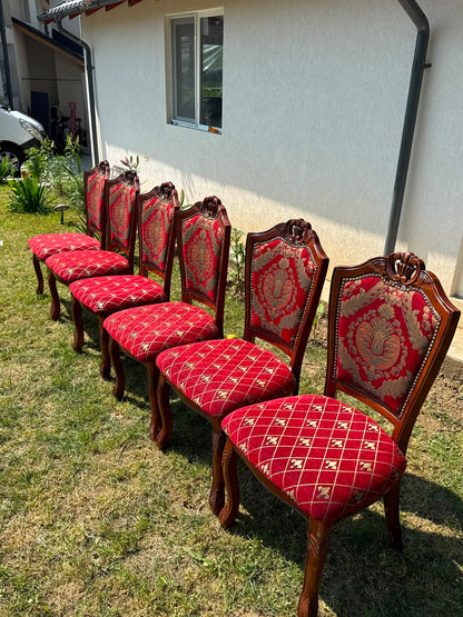 Set vintage sufragerie – masă rotundă + 6 scaune, lemn masiv, tapițerie damasc roșu