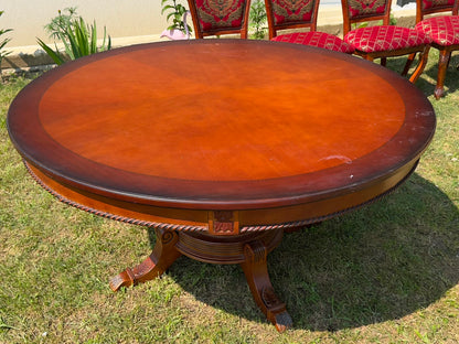 Set vintage sufragerie – masă rotundă + 6 scaune, lemn masiv, tapițerie damasc roșu