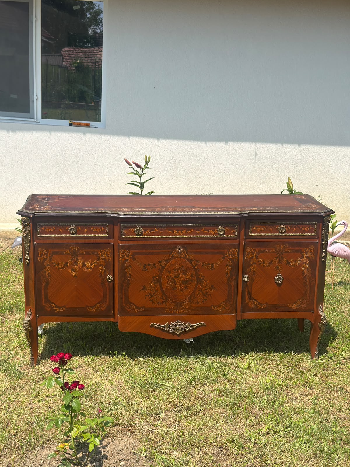 Comodă vintage stil Louis XV, marchetărie florală bogată, montaje bronz
