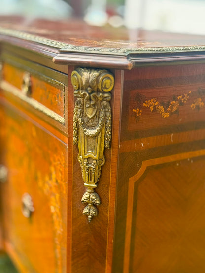 Comodă vintage stil Louis XV, marchetărie florală bogată, montaje bronz