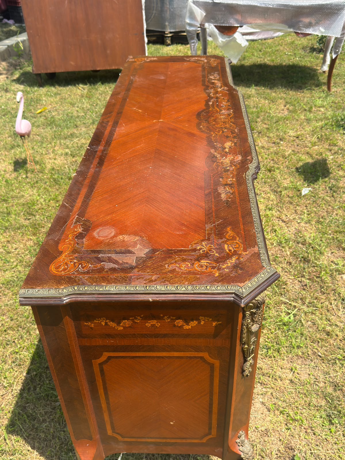Comodă vintage stil Louis XV, marchetărie florală bogată, montaje bronz