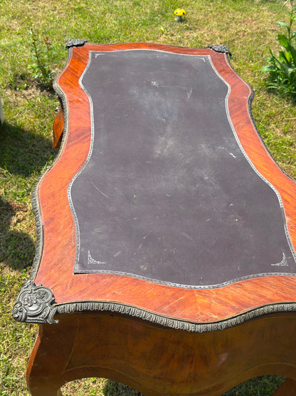 Birou Antic în Stil Louis XV / Rococo, cu Inserție de Piele și Aplicații de Bronz