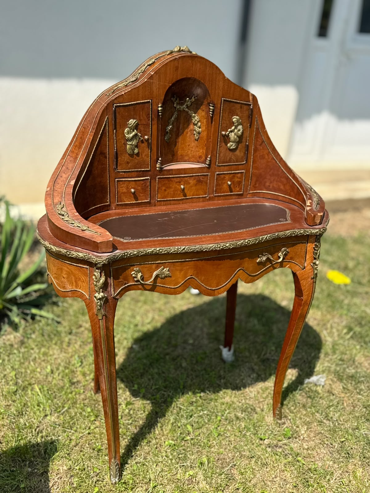Superb Birou de Damă „Bonheur du Jour” în stil Louis XV – Lemn intarsiat și aplicații din bronz