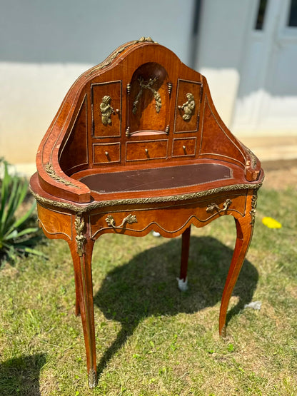 Superb Birou de Damă „Bonheur du Jour” în stil Louis XV – Lemn intarsiat și aplicații din bronz